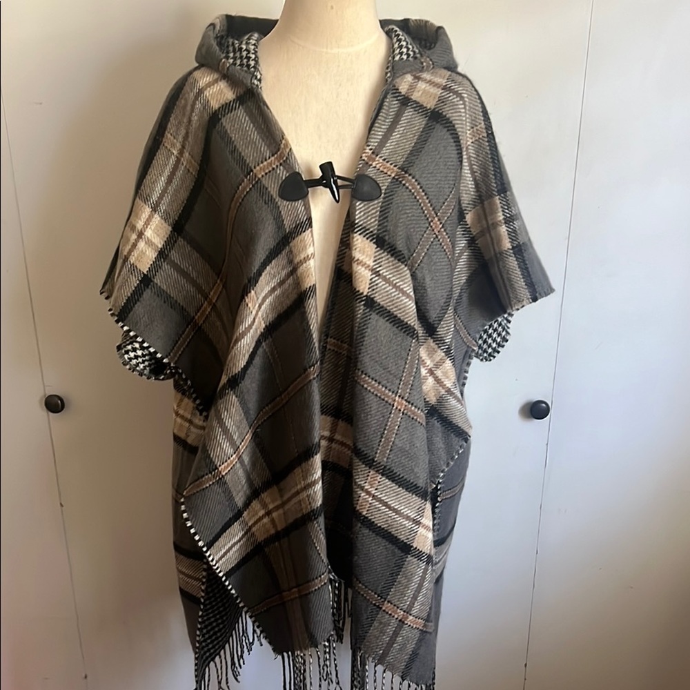 Chic Plaid Hooded Poncho with Toggle
